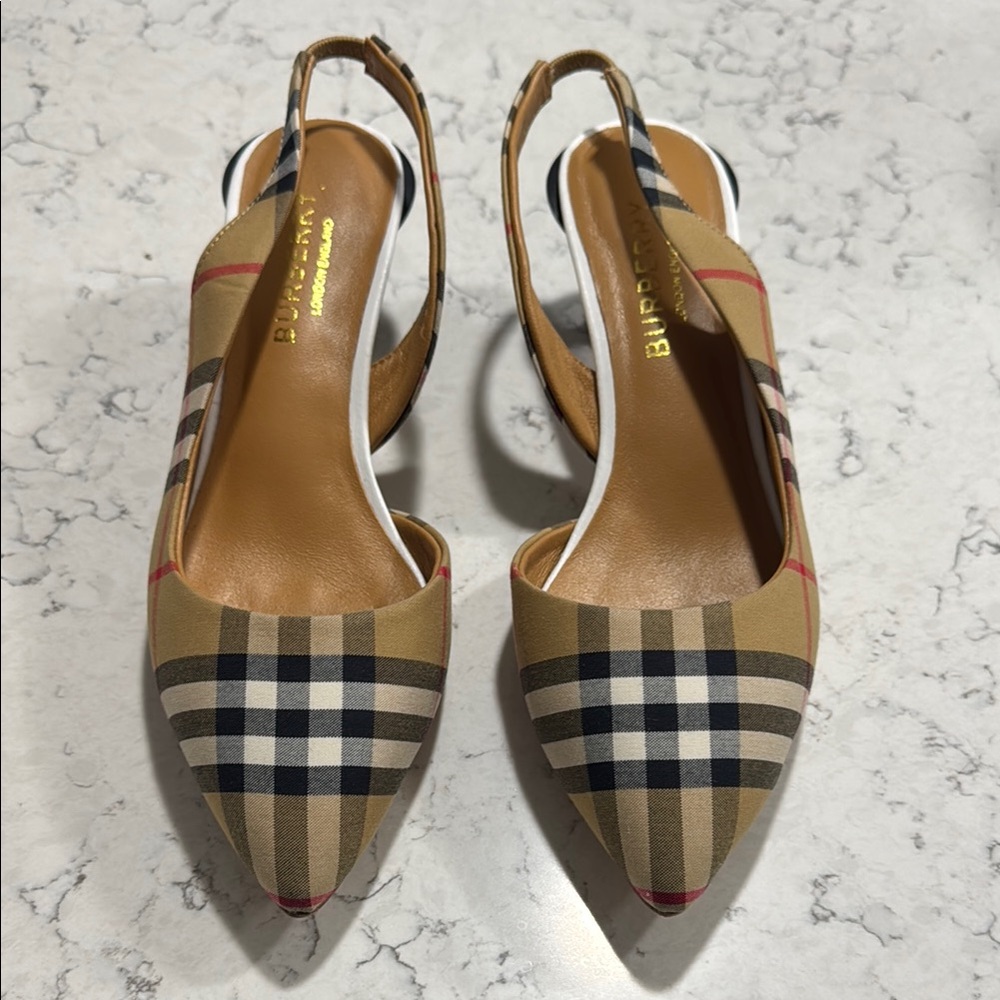 Burberry Tan and Black Heels new never worn